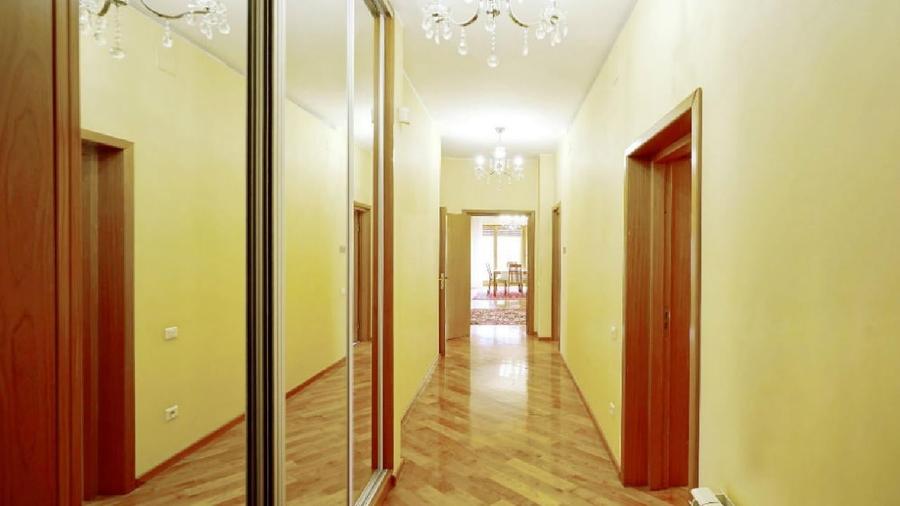 Apartament cu 4 camere decomandat în Dorobanți