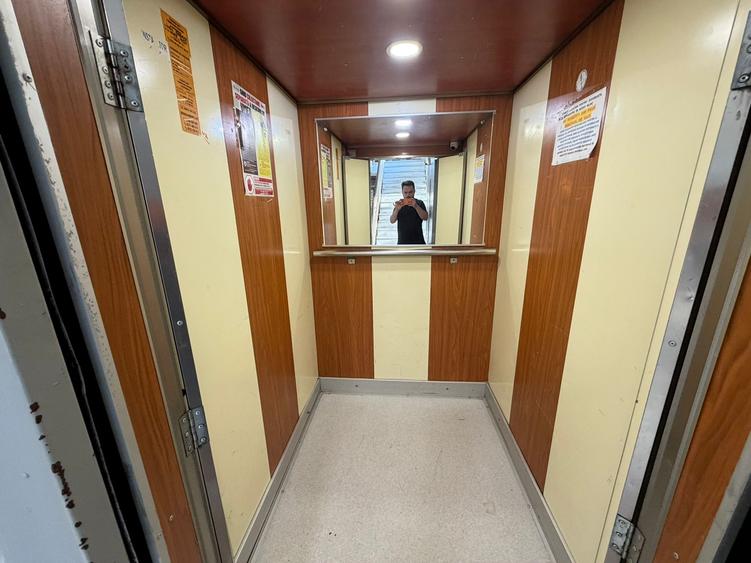 Garsonieră decomandată în Titan