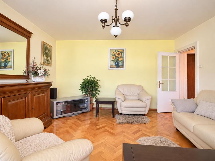 Apartament cu 3 camere decomandat în Complex Studențesc