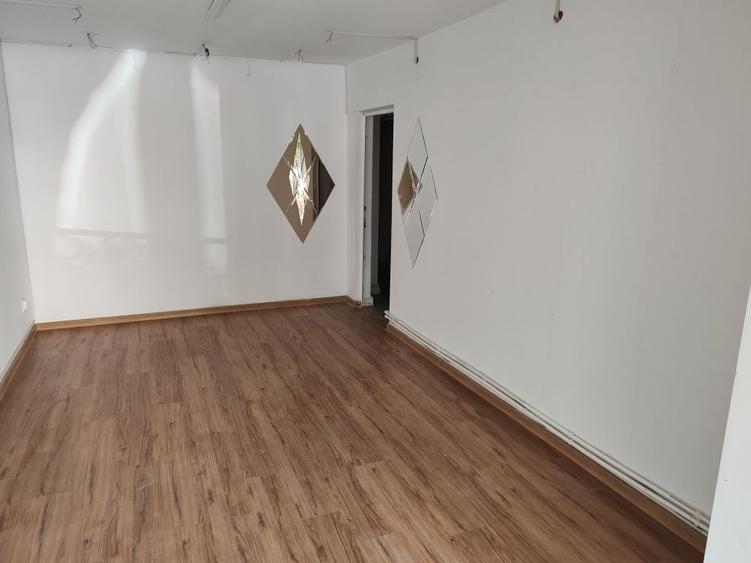 Spațiu comercial, de 60 mp, în Sârbi