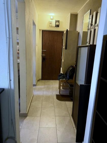 Apartament cu 3 camere semidecomandat, mobilat în Ștefan cel Mare