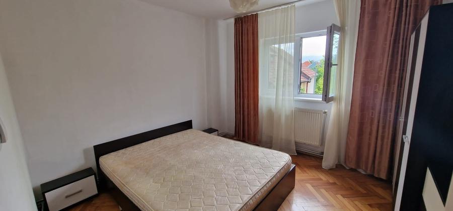 Apartament cu 3 camere decomandat în Cetate