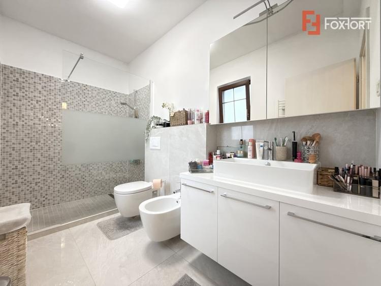 Duplex cu 5 camere cu Canalizare în Aradului