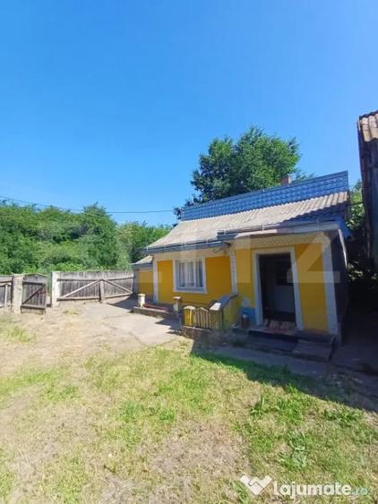 Casă cu 4 camere cu Teren 2200 Mp în Central