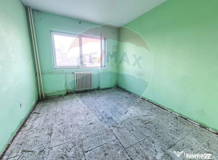 Apartament cu 4 camere decomandat în P-ța Unirii