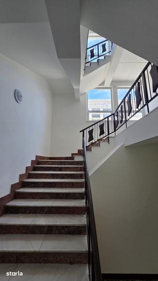 Spațiu comercial, de 1,000 mp, în Central
