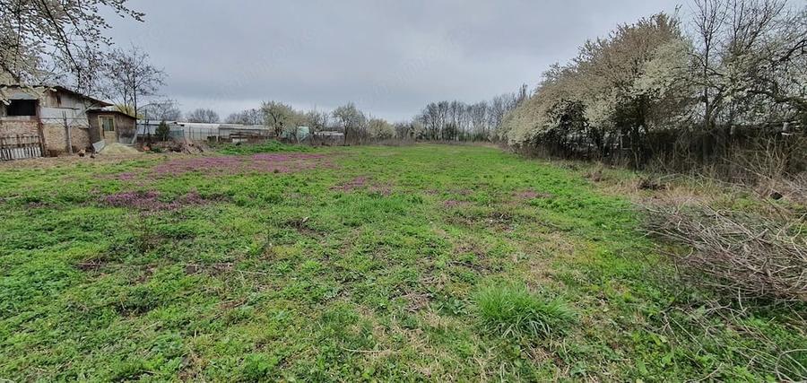 Teren de 5700 mp, în Cocani