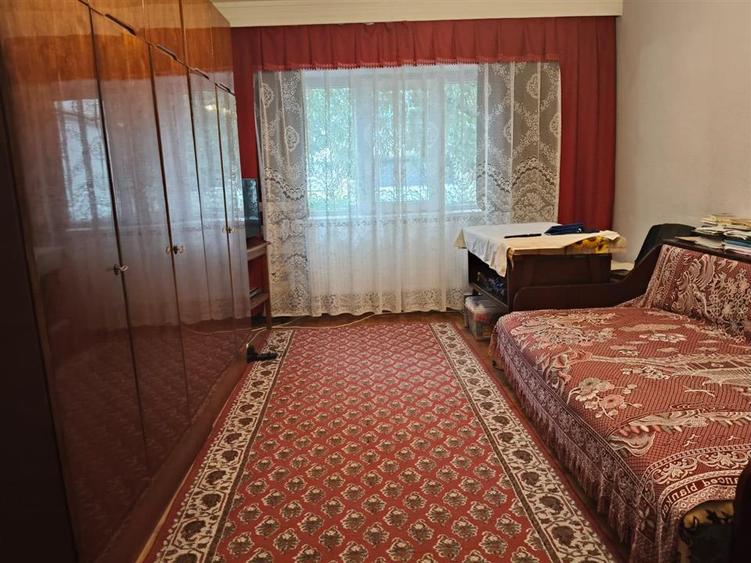 Apartament cu 4 camere decomandat în Buzaului