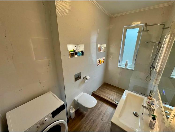 Apartament cu 3 camere decomandat în Florești