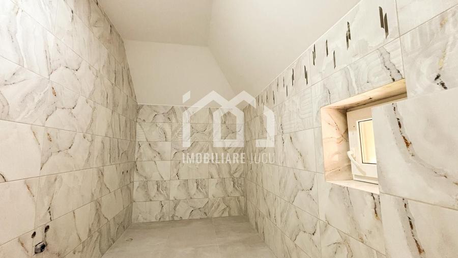 Casă individuală cu 5 camere cu Canalizare în Jucu de Sus