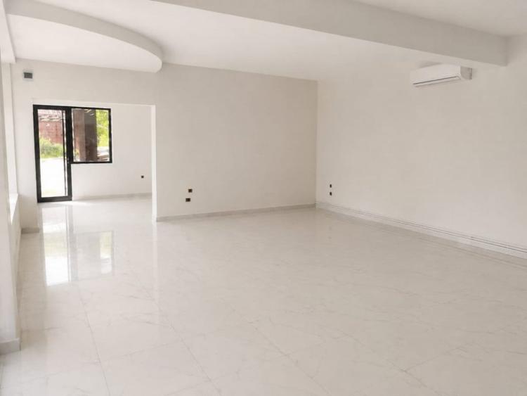 Spațiu comercial, de 200 mp, în Central
