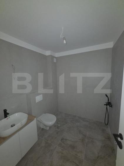 Apartament cu 3 camere semidecomandat în Florești