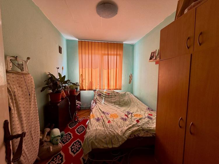 Apartament cu 3 camere semidecomandat în Cetății