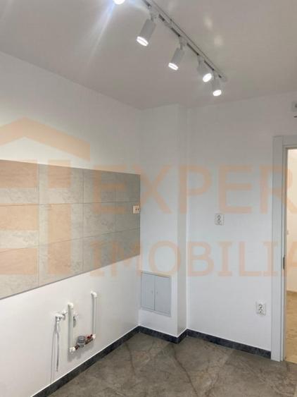 Apartament cu 2 camere decomandat în Casa de Cultură