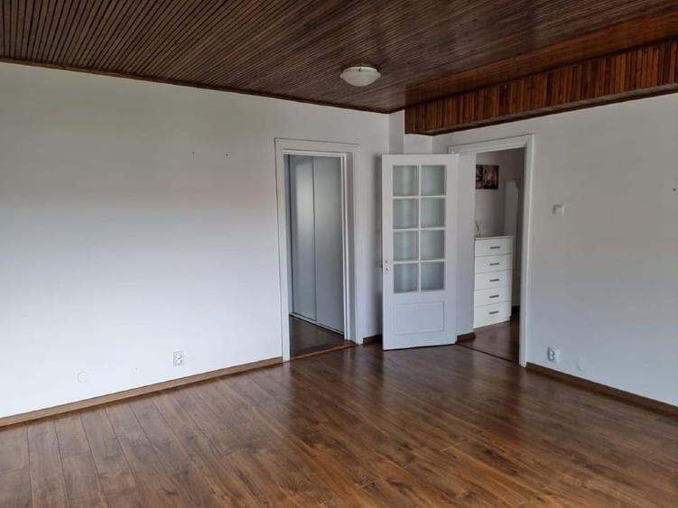 Apartament cu 3 camere semidecomandat, mobilat în Lenin