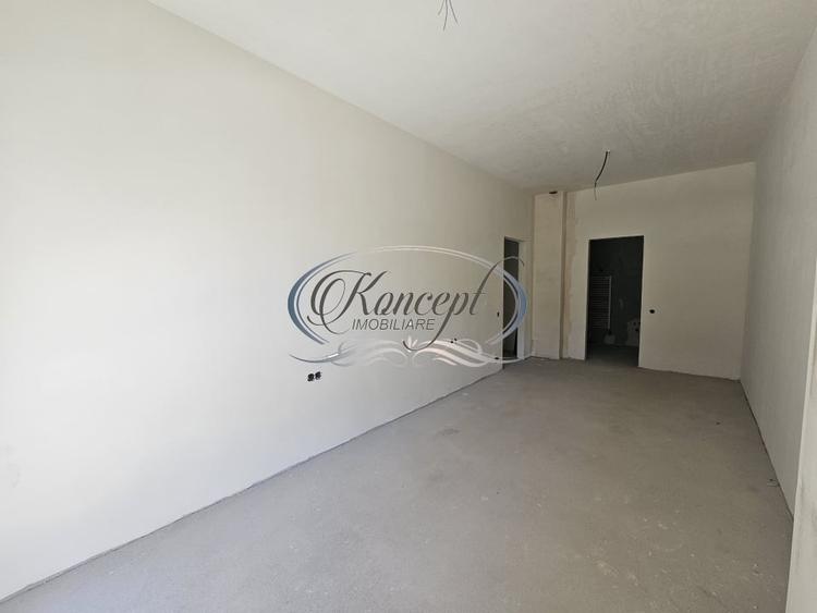 Apartament cu 3 camere semidecomandat în Florești