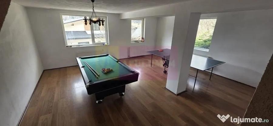 Casă cu 8 camere cu Teren 400 Mp în Zamora