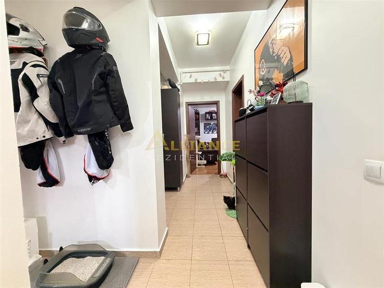 Apartament cu 3 camere decomandat, mobilat în Berceni