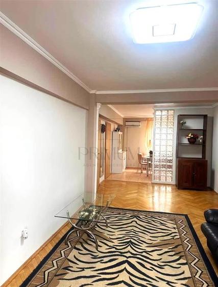 Apartament cu 3 camere decomandat în Torontalului