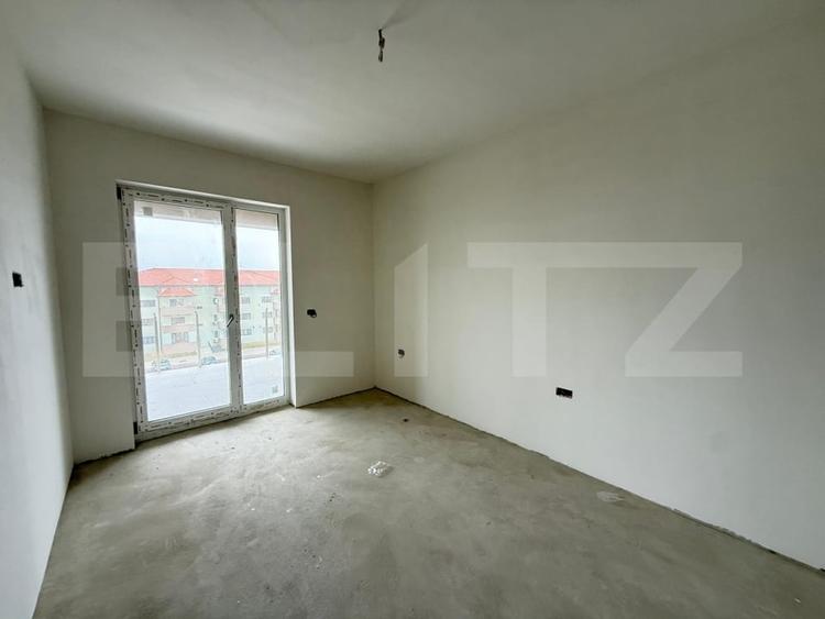 Apartament cu 3 camere semidecomandat în Braytim