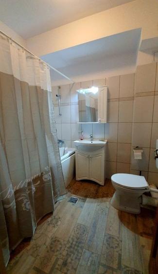 Apartament cu 4 camere semidecomandat, mobilat în Iancu Nicolae