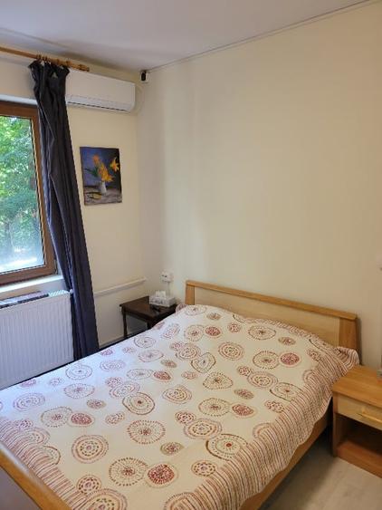 Apartament cu 3 camere semidecomandat, mobilat în P-ța Romană
