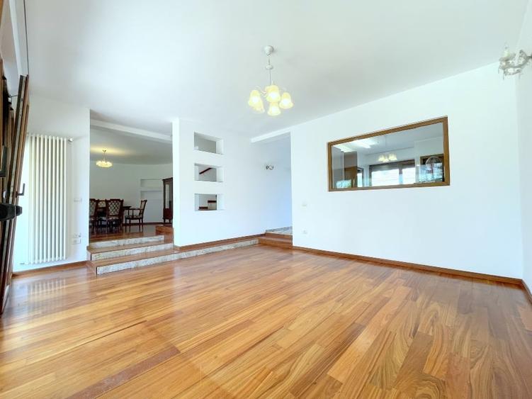 Duplex cu 5 camere cu Canalizare în Torontalului