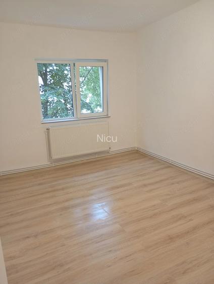 Vand garsoniera confort 1 zona filaturii etaj 2 recent renovata
