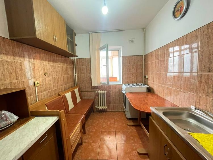 Apartament cu 2 camere decomandat, mobilat în Podul de Fier