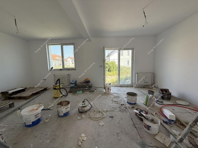 Duplex cu 4 camere cu Canalizare în Șagului