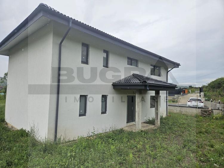 Casă individuală cu 4 camere cu Canalizare în Baciu