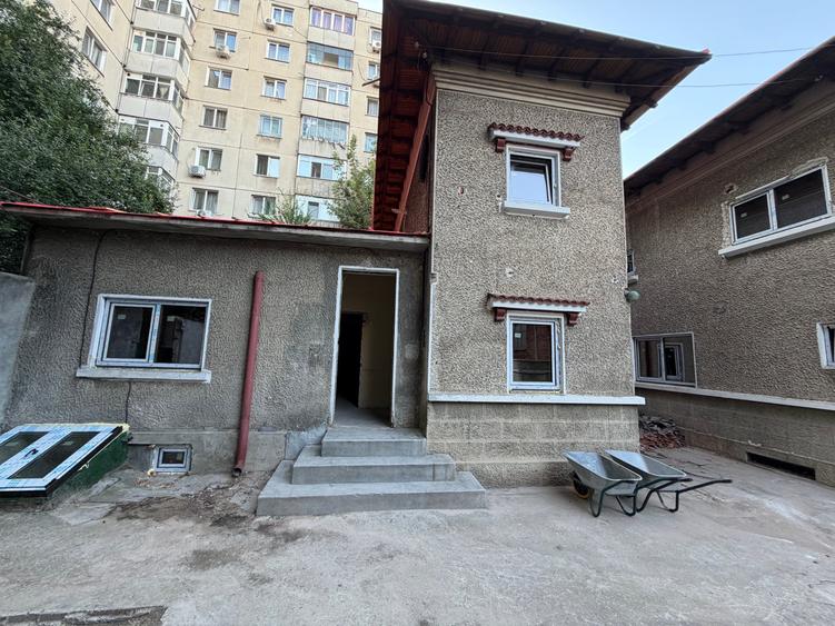 Casă cu 15 camere cu Canalizare în Rahova