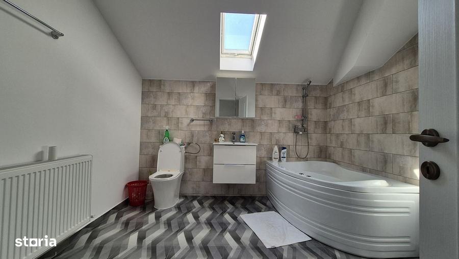 Casă cu 4 camere cu Teren 700 Mp în Central