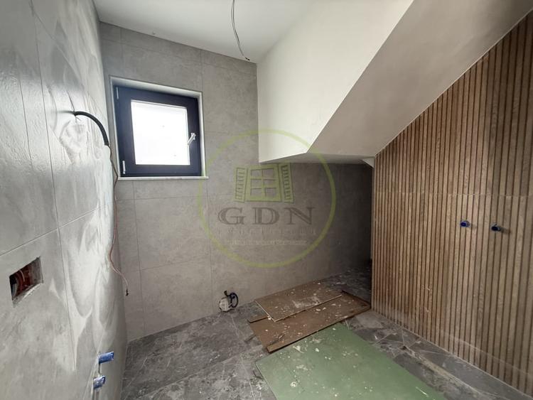 Casă individuală cu 4 camere cu Canalizare în Cârcea