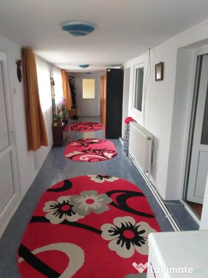 Casă cu 3 camere în Valea Roșie