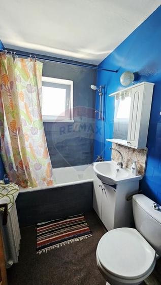 Apartament cu 4 camere decomandat, mobilat în Mărăței