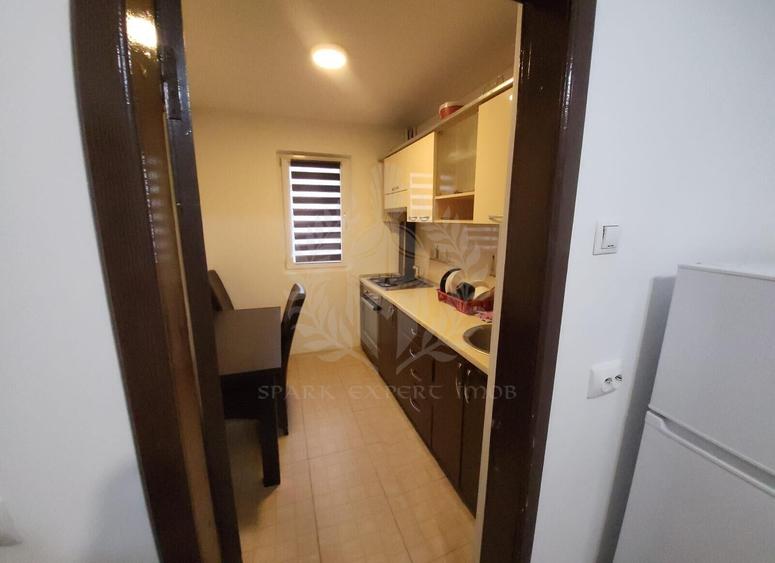 Apartament cu 3 camere decomandat, mobilat în Republicii