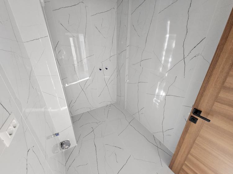 Apartament cu 3 camere decomandat în Vitan