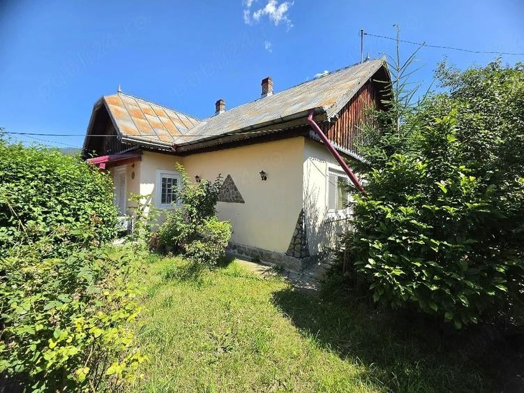 Casă cu 5 camere cu Teren 2800 Mp în Central