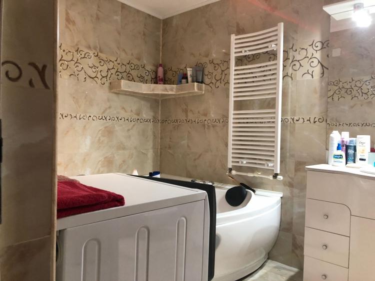 Casă individuală cu 4 camere cu Canalizare în Chercea