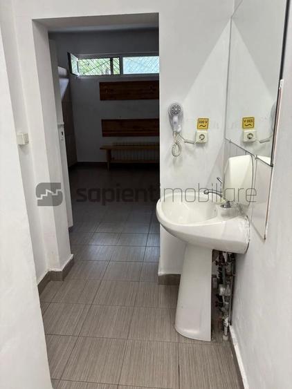 Spațiu comercial, de 300 mp, în Centura