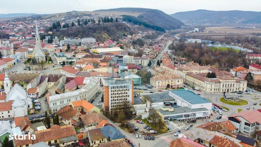 Casă cu Teren 3590 Mp în Central