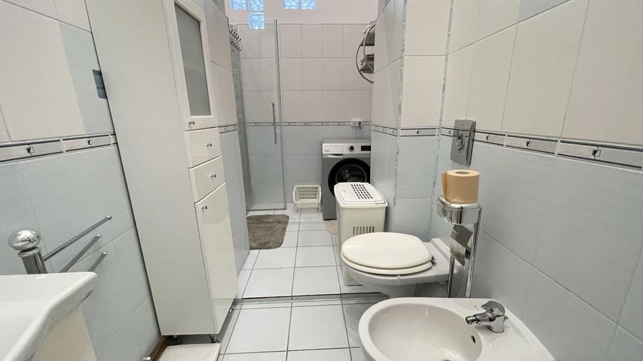 Apartament cu 4 camere decomandat, mobilat în Neptun
