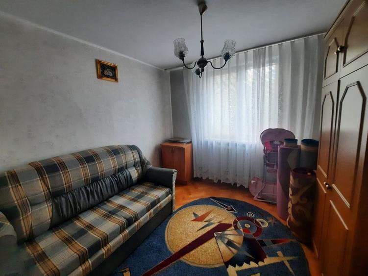Apartament cu 3 camere semidecomandat în Dărmănești