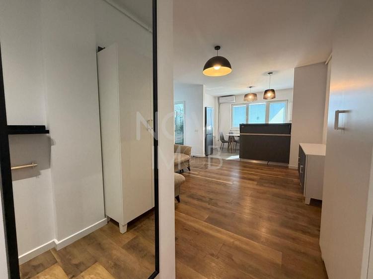 Apartament cu 3 camere semidecomandat, mobilat în Exterior Vest