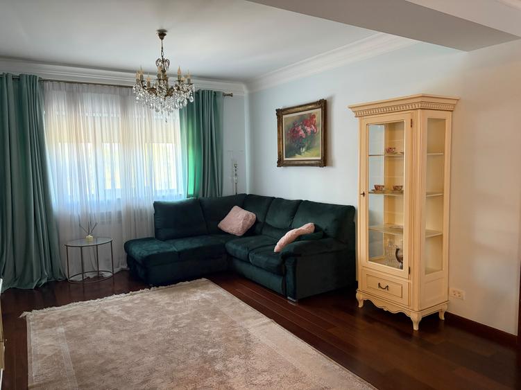 Apartament cu 3 camere semidecomandat în Dorobanți