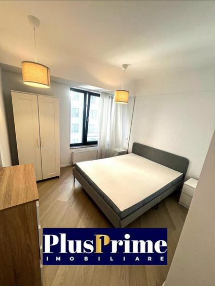Apartament cu 4 camere semidecomandat în Tineretului