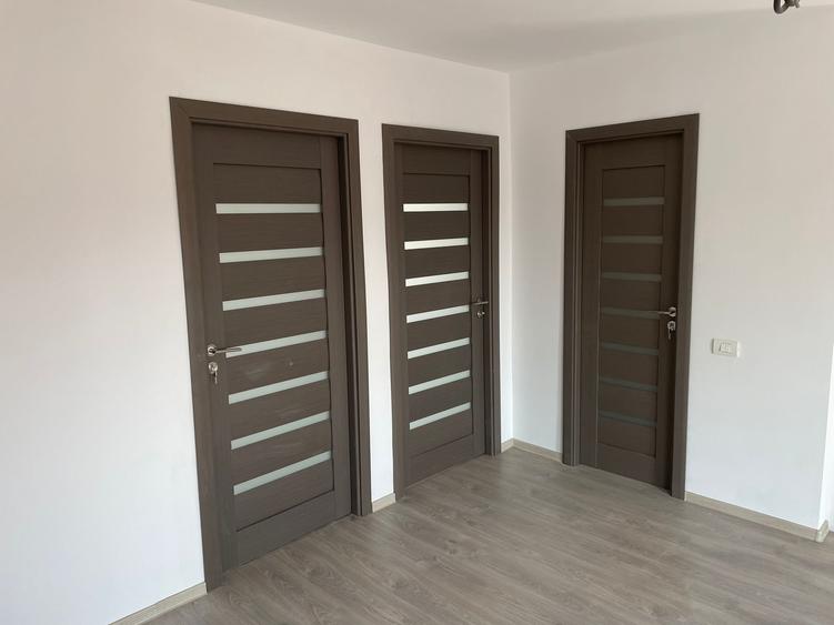 Casă cu 5 camere cu Teren 160 Mp în Est