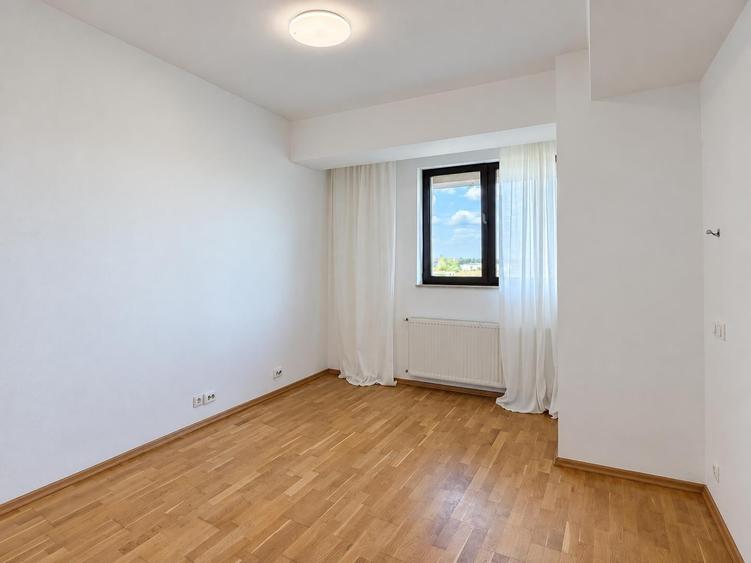 Apartament cu 3 camere semidecomandat, mobilat în Pipera