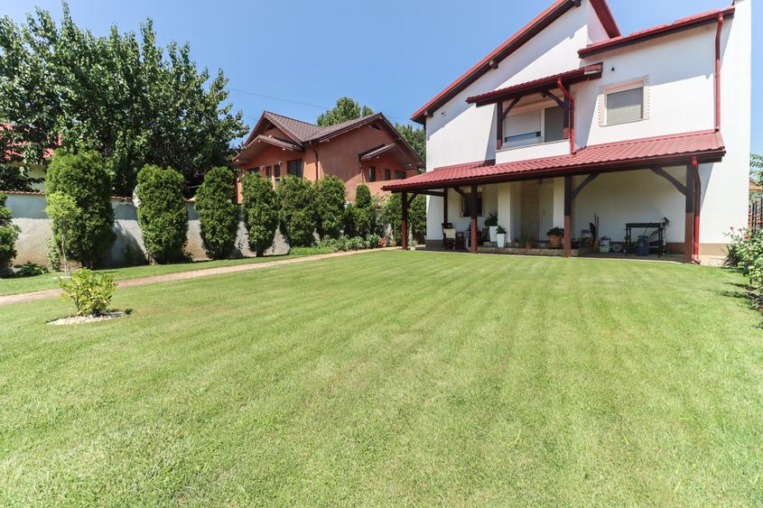 Duplex cu 4 camere cu Canalizare în 1 Decembrie